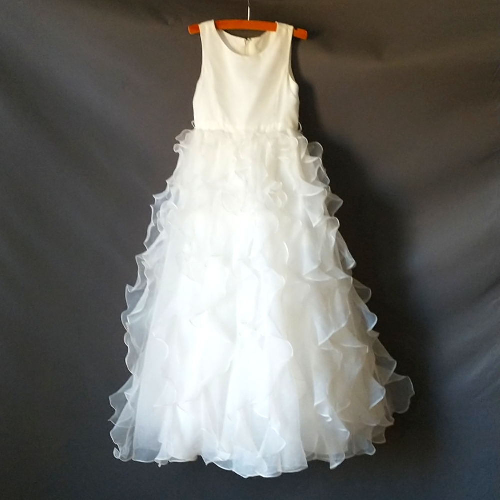 No brand tag Little girls white full length size 8-10 ruffle gown dress bridal